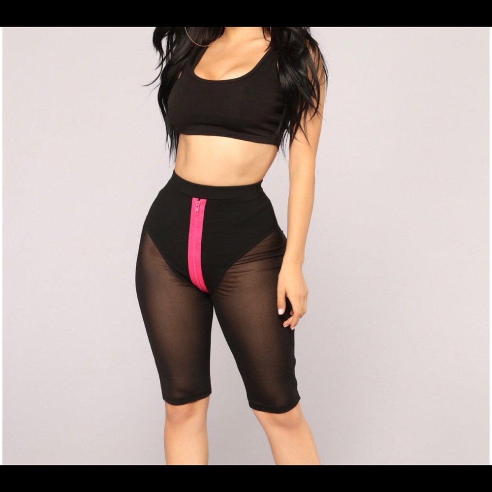 Want Me Now Biker Shorts - Black/Fucshia
